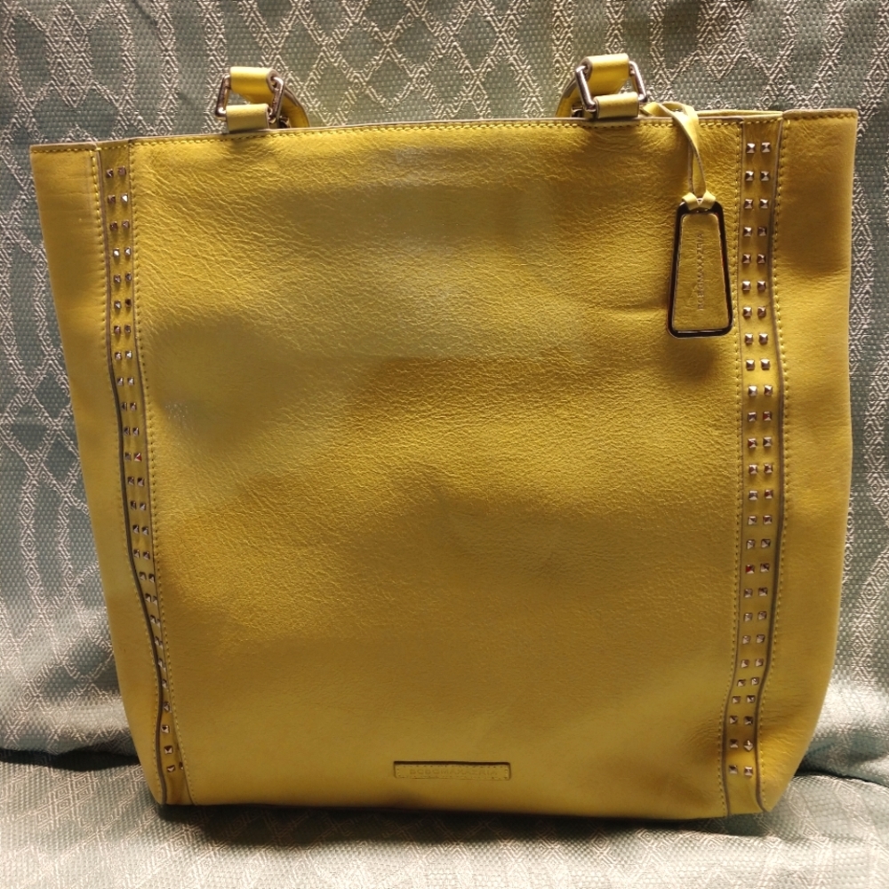 BCBG Maxazria leather  handbag mustard yellow, never used.